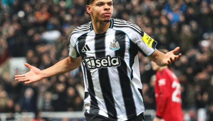 开云体育官网-英超最新积分榜：3大强队意外翻车，曼联被绝杀，阿森纳拉开差距